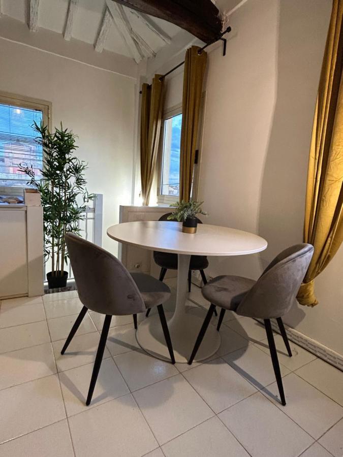 Tower 22 - Centre And Near Train Station Apartment Модена Екстериор снимка