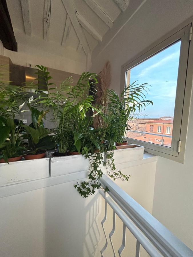 Tower 22 - Centre And Near Train Station Apartment Модена Екстериор снимка