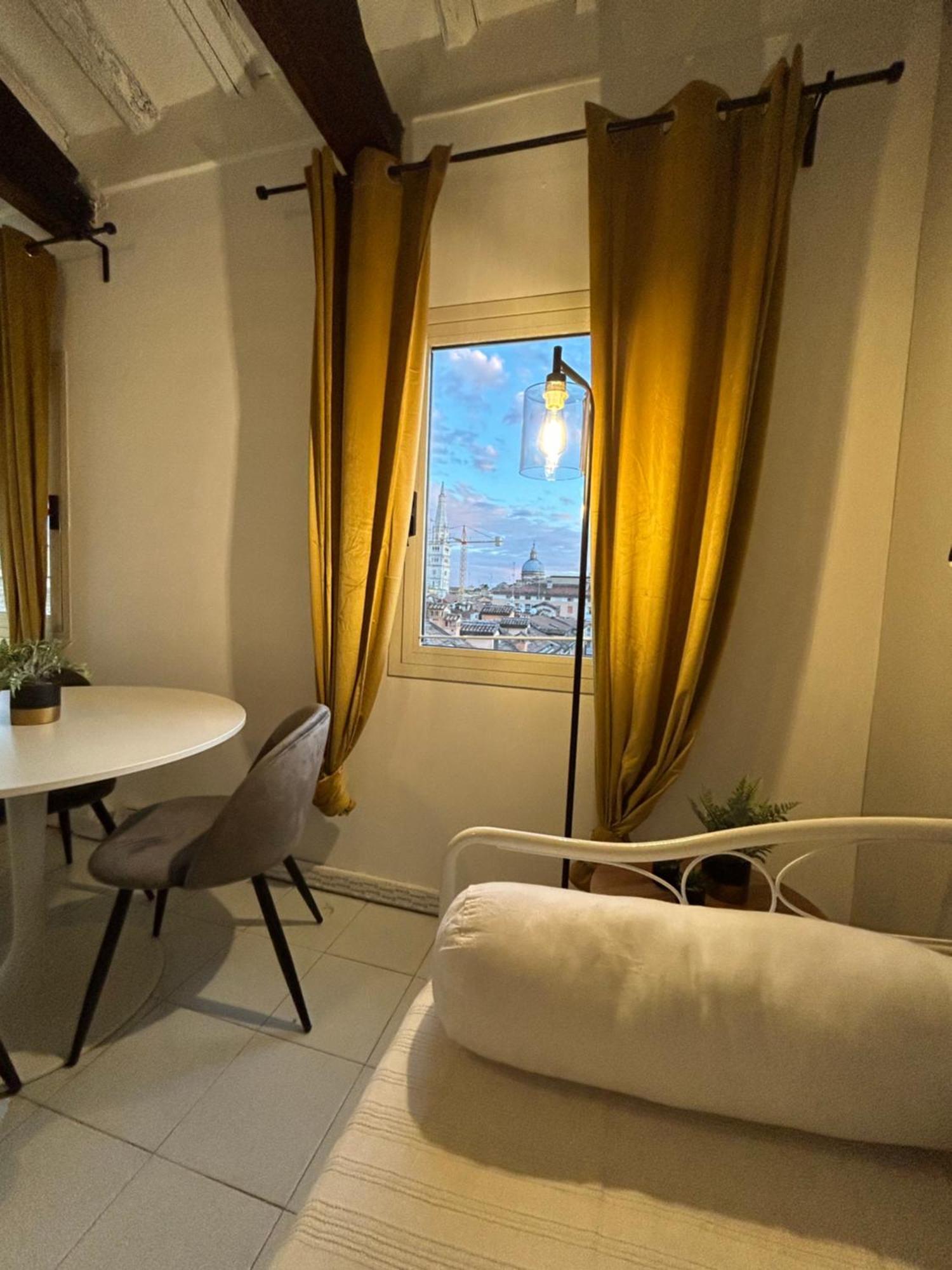 Tower 22 - Centre And Near Train Station Apartment Модена Екстериор снимка